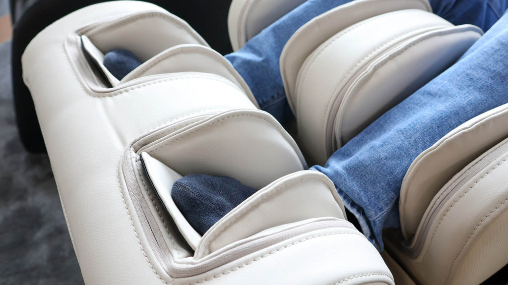 Miếng lót giày êm ái giúp giảm áp lực lên bàn chân.