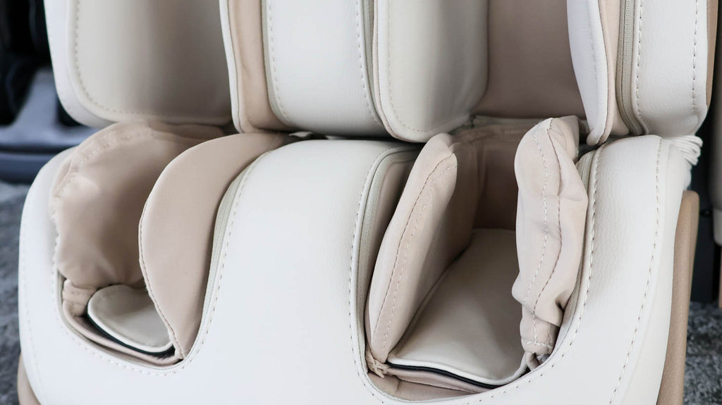 Miếng lót giày êm ái giúp giảm áp lực lên bàn chân.