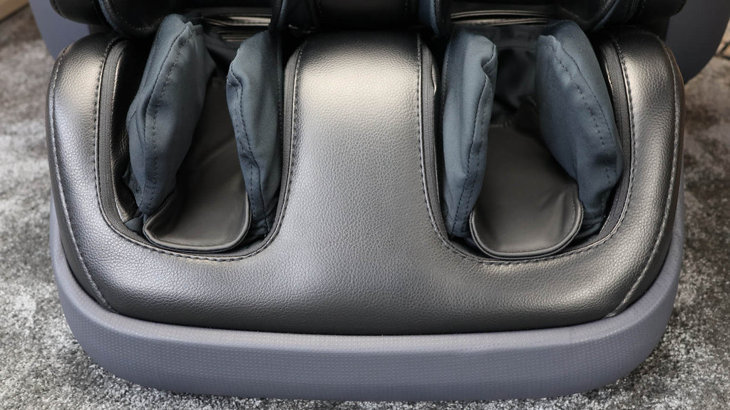 Miếng lót giày êm ái giúp giảm áp lực lên bàn chân.